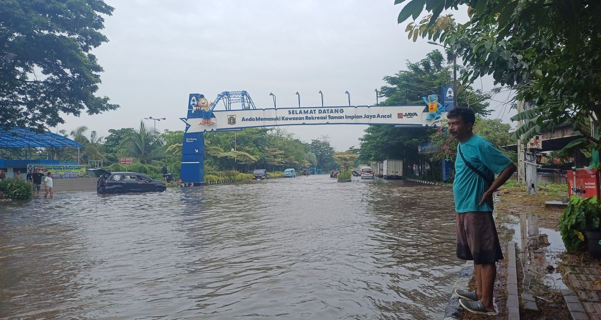 Jakarta Utara Lumpuh! Banjir Rendam Jalan Protokol, Warga Terjebak Macet Berjam-jam