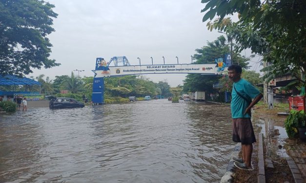 Jakarta Utara Lumpuh! Banjir Rendam Jalan Protokol, Warga Terjebak Macet Berjam-jam
