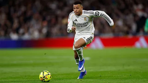 Cedera Lutut Mbappe Jadi Tantangan Awal Tahun Real Madrid 2026