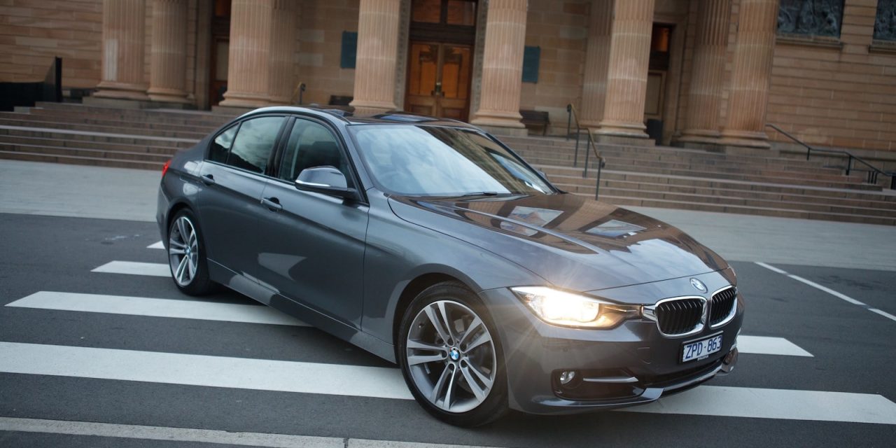 BMW 320i F30 di Jalanan Indonesia: Nyaman, Responsif, dan Tetap Irit?