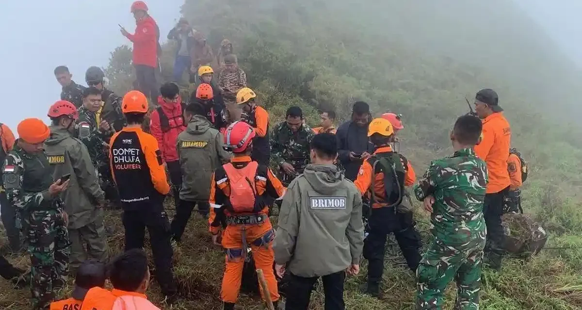 Pesawat ATR 42-500 Jatuh di Gunung Bulusaraung, Penumpang dan Kru Masih Dicari