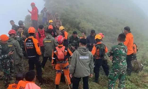 Pesawat ATR 42-500 Jatuh di Gunung Bulusaraung, Penumpang dan Kru Masih Dicari