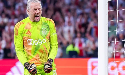 Ajax Guncang Bursa! Kepergian Pasveer Buka Peluang Emas Maarten Paes