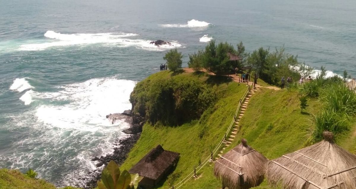Surga Tersembunyi di Jawa Tengah, Ini 8 Pantai Kebumen yang Bikin Takjub