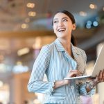 9 Fashion Item Wajib Perempuan 40 Tahun, Dijamin Bikin Tampilan Makin Elegan!