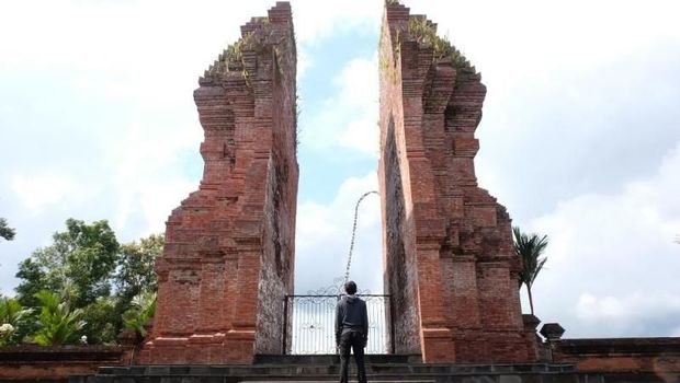 Fakta Mengejutkan! Pura Tertua Ternyata Ada di Kaki Gunung Semeru