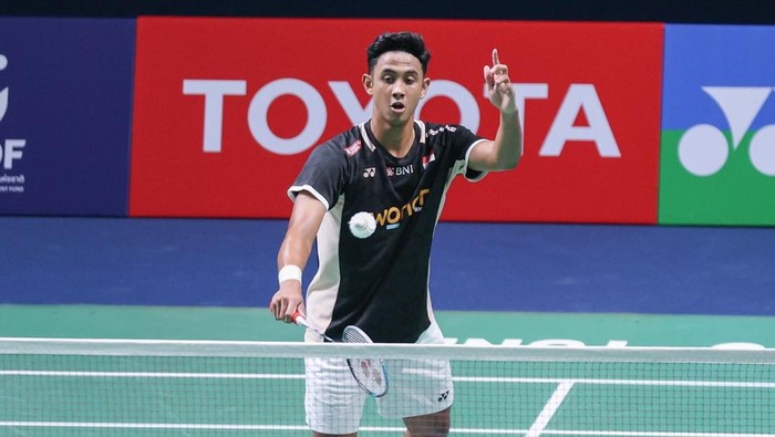 Kejutan Besar! Alwi Farhan Tekuk Bintang China Li Shi Feng di Swiss Open 2026
