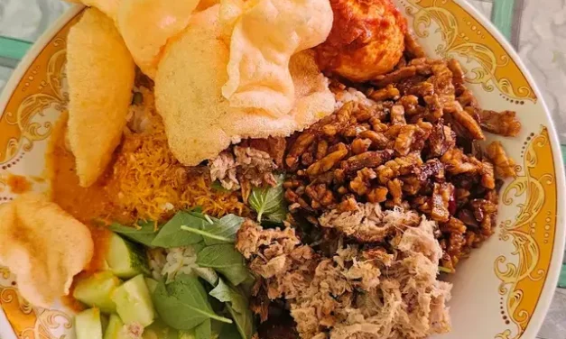 Nasi Ulam & Nasi Uduk Ibu Yoyo, Kuliner Betawi Legendaris