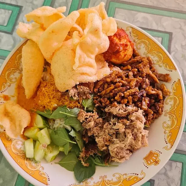 Nasi Ulam & Nasi Uduk Ibu Yoyo, Kuliner Betawi Legendaris