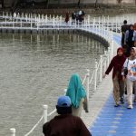 8 Jembatan Apung di Indonesia dengan Panorama Menawan