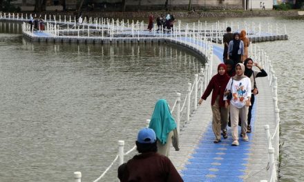 8 Jembatan Apung di Indonesia dengan Panorama Menawan