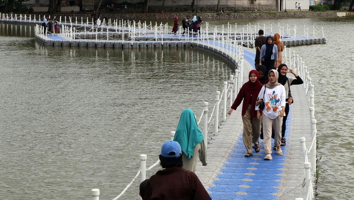 8 Jembatan Apung di Indonesia dengan Panorama Menawan