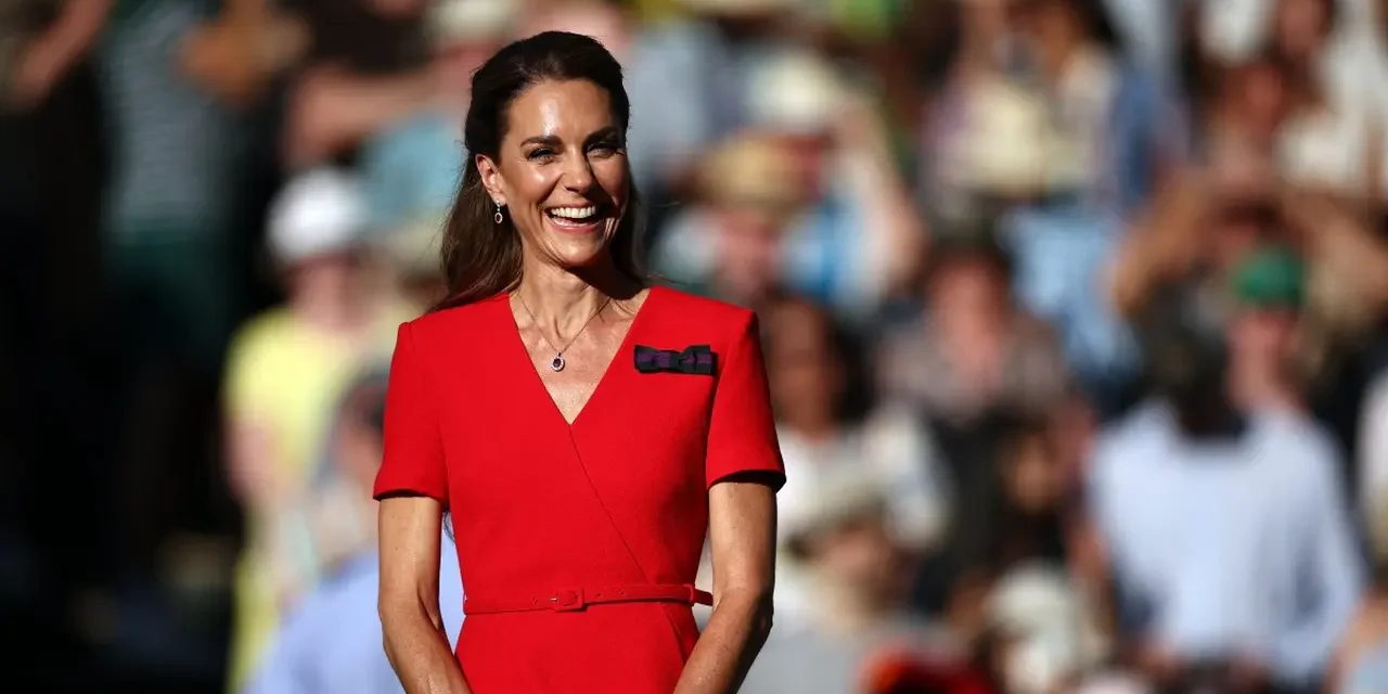 Kate Middleton Curi Perhatian dengan Gaun Merah di Wimbledon