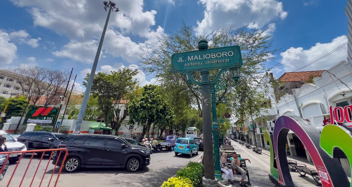 Pemkot Yogyakarta Tertibkan Plang Malioboro Usai Viral Wisatawan Dimintai Uang