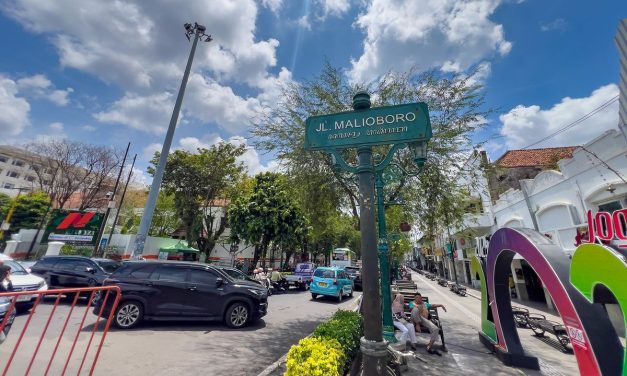 Pemkot Yogyakarta Tertibkan Plang Malioboro Usai Viral Wisatawan Dimintai Uang