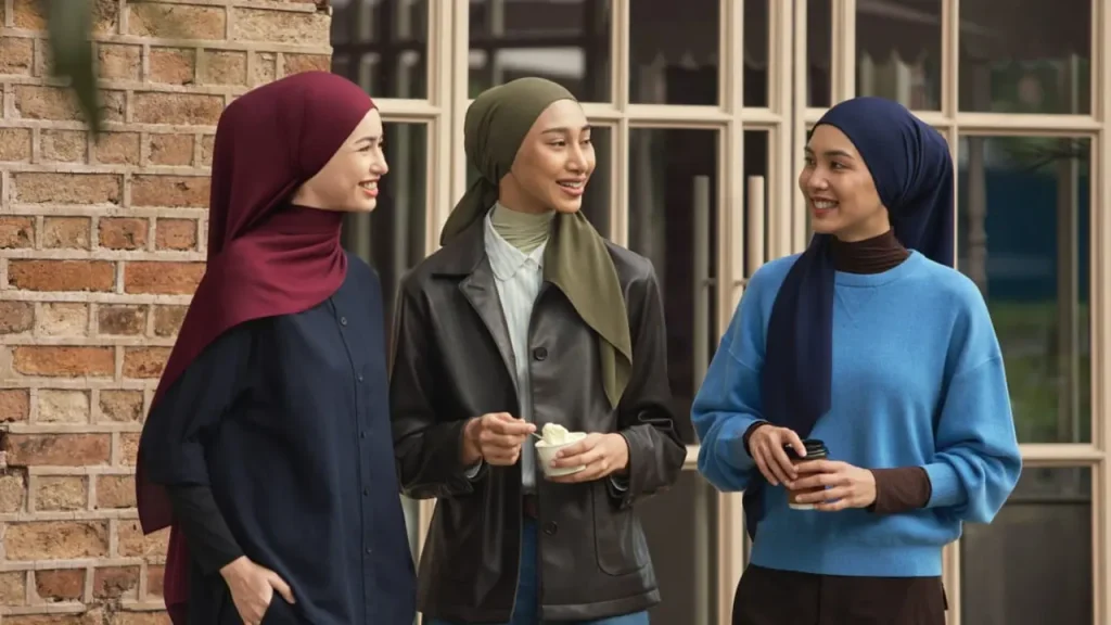 Inspirasi padu padan rok panjang untuk hijabers dengan gaya modis, nyaman, dan elegan
