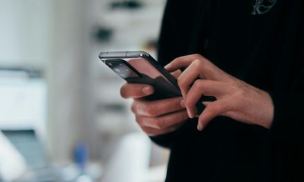 Sering Menutup Aplikasi Background Bisa Bikin Baterai HP Lebih Boros
