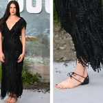 Margaret Qualley Jadi Sorotan karena Sepatu Unik Chanel di Premiere The Dog Stars