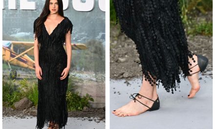 Margaret Qualley Jadi Sorotan karena Sepatu Unik Chanel di Premiere The Dog Stars