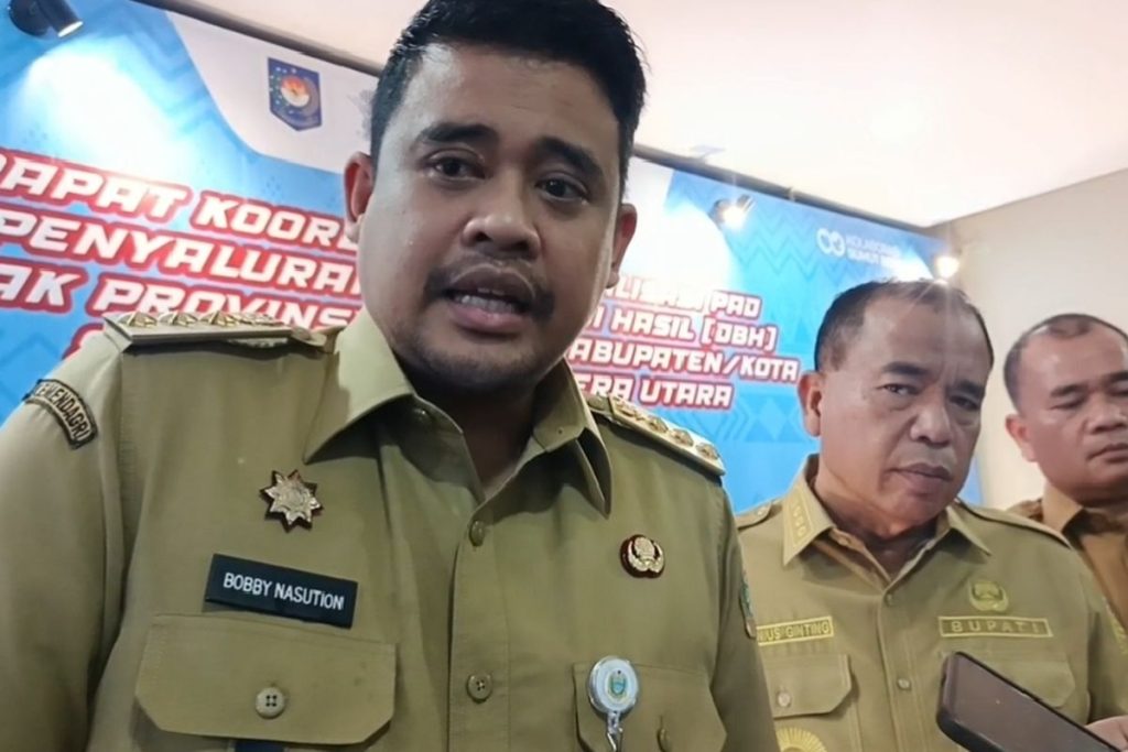 Erupsi Gunung Sinabung di Kabupaten Karo Sumatera Utara dengan status Level III Siaga