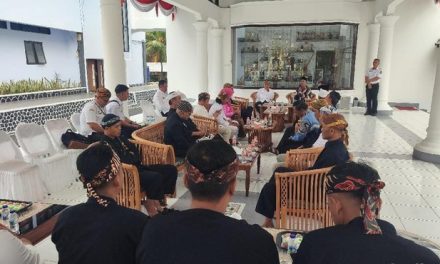 Warga Wanasigra Gelar Nyembah Jelang Tradisi Merlawu di Ciamis