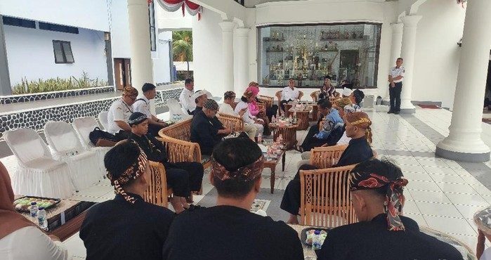 Warga Wanasigra Gelar Nyembah Jelang Tradisi Merlawu di Ciamis