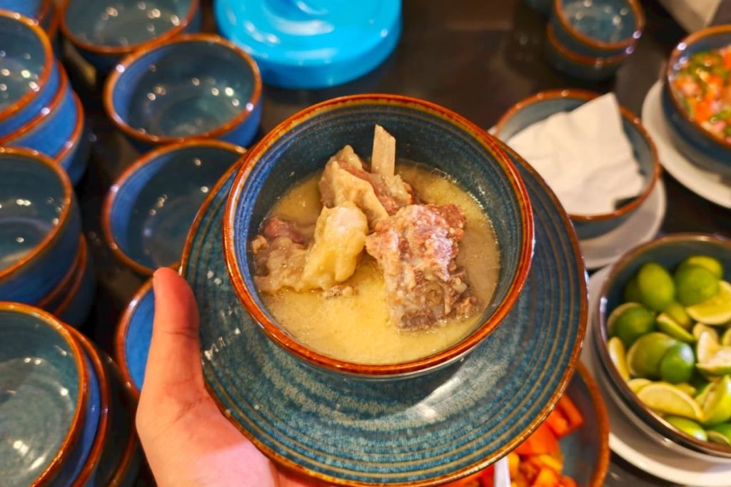 Sop iga kambing creamy dengan kuah santan dan susu